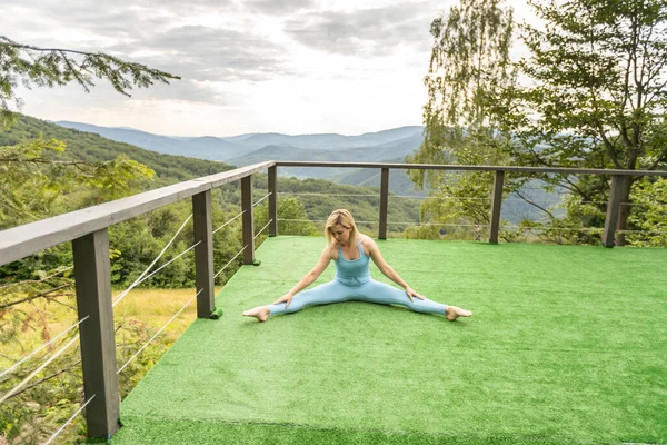 Yoga Girl Does Yoga Wooden Terrace Nature Background — Foto Stock