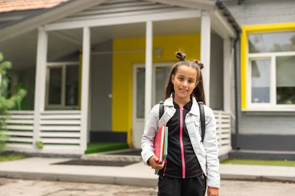 Beautiful Little Girl Backpack Walking Ready Back School Fall Outdoors — Stockfoto