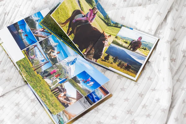 Family Travel Photobooks Open Photo Book — 스톡 사진