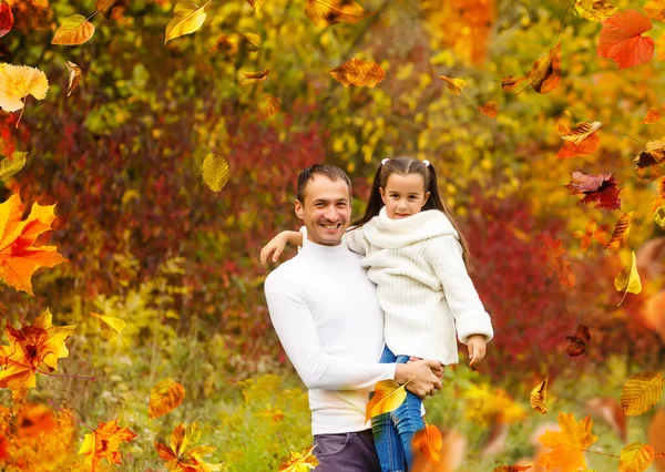 Happy Family Father Child Girl Daughter Playing Laughing Autumn Park — Stok fotoğraf