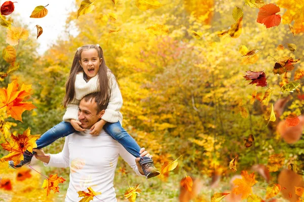 Happy Family Father Child Daughter Walk Autumn Leaf Fall Park — Stock Fotó