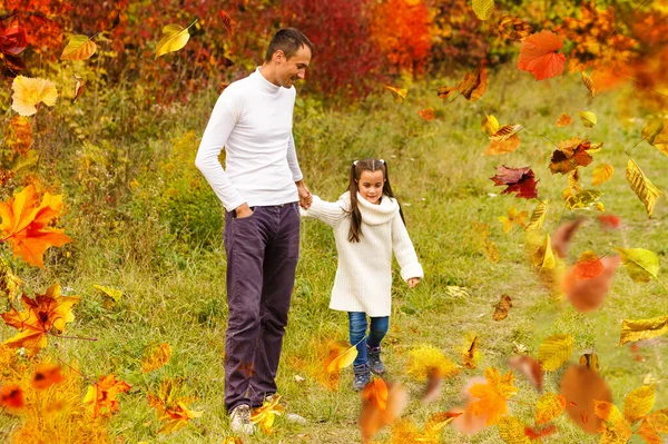 Happy Family Father Child Daughter Walk Autumn Leaf Fall Park — Stock Fotó