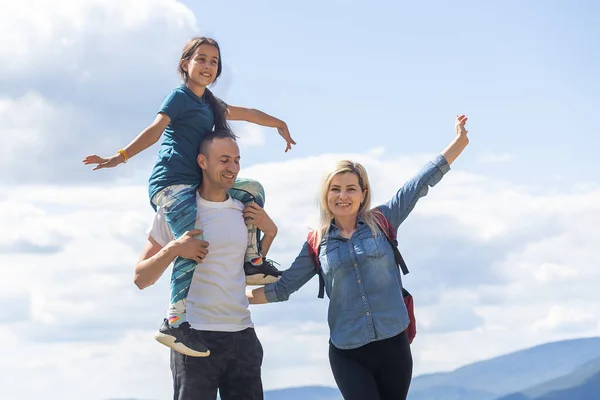 Family Hiking Parents Child Outdoor Travel Mountains Active Vacations Lifestyle — Stock Photo, Image