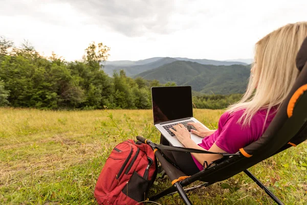 Woman Freelancer Laptop Working Lounger Mountains — Stock Photo, Image
