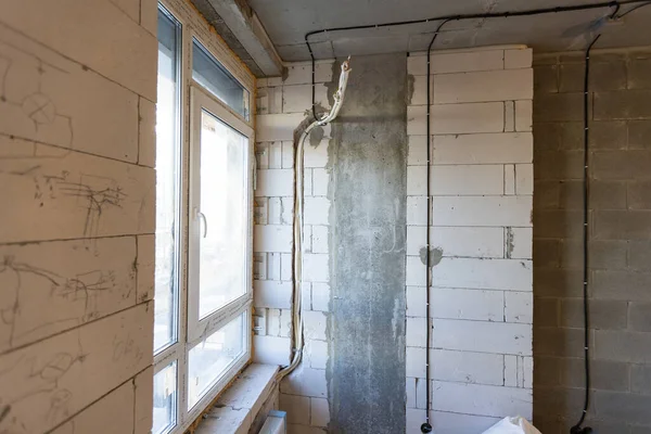 石膏板 干墙金属框架的安装 公寓石膏墙的施工 修复和重建工作正在进行中 — 图库照片
