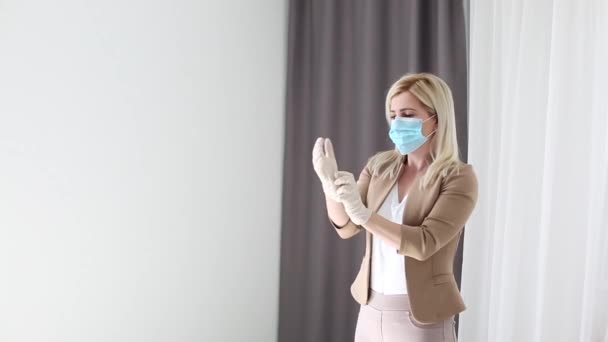 Woman Mask Wear Medical Gloves Work Health Care Medicine Concept — Stok video