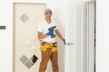 locksmith unscrew the door lock, locksmith repairs the lock in the front plastic door.