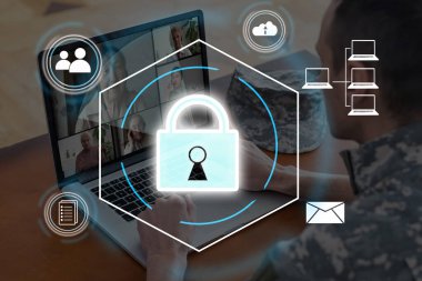 Sanal arayüz ekranında dijital asma kilit ikonu, siber güvenlik ağı ve veri koruma teknolojisi. Çevrimiçi internet, siber saldırı ve iş veri gizlilik kavramına erişim yetkisi verdi..