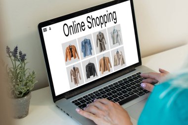 Alışveriş, teknoloji ve internet kavramı: hayali bir dükkanda dizüstü bilgisayarla alışveriş.