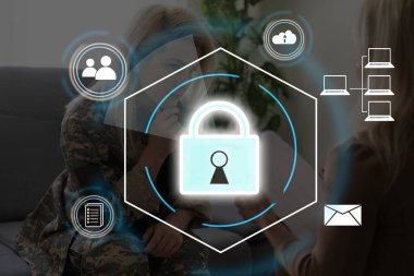 Sanal arayüz ekranında dijital asma kilit ikonu, siber güvenlik ağı ve veri koruma teknolojisi. Çevrimiçi internet, siber saldırı ve iş veri gizlilik kavramına erişim yetkisi verdi.