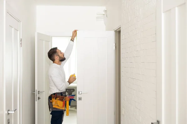 High Angle View Male Carpenter Screwdriver Fixing Door Lock — Stock Photo, Image