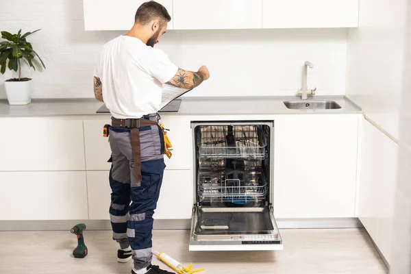 Craftsman Repairs Broken Dishwasher — Stock Photo, Image