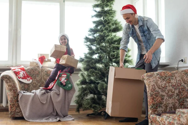 Happy Father Young Daughter Decorate Christmas Tree Home Morning Xmas — Fotografia de Stock