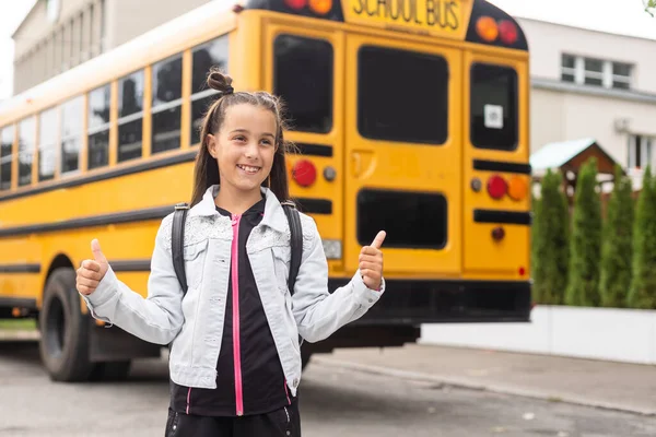 Eerste Schooldag Happy Child Girl Elementary School Student Loopt Naar — Stockfoto