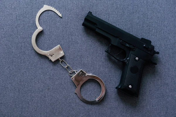 Gun Handcuffs Dark Background — Foto de Stock