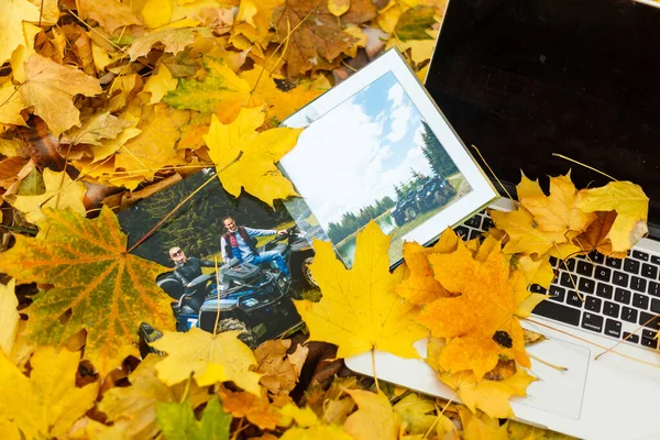Photo Book Yellow Leaves Top View Rustick Photo Autumn Composition — 스톡 사진