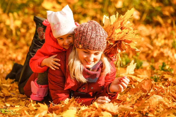 Mother Daughter Autumn Park — Stock Photo, Image