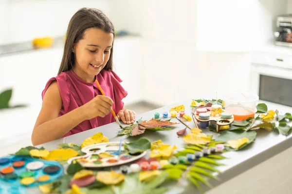 Little Girl Painting Autumn Yellow Leaves Gouache Kids Arts Children — Foto Stock