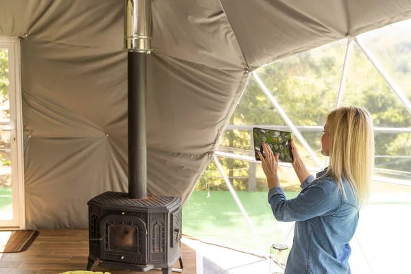 Woman Holding Tablet Smart Home Application Glamping Dome Tent Domestic — Fotografia de Stock