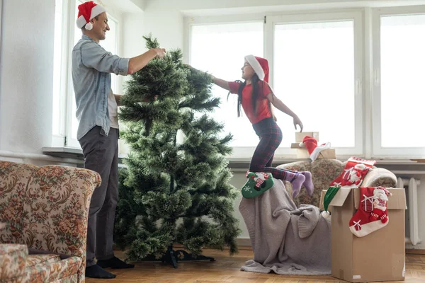 Happy Father Young Daughter Decorate Christmas Tree Home Morning Xmas — Foto Stock
