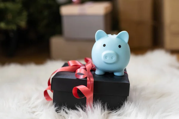 Sparschwein Und Weihnachtsdeko — Stockfoto