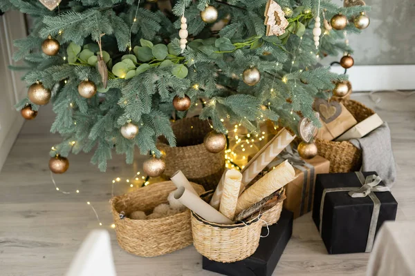 Weihnachtsbaum Und Weihnachtsgeschenkschachteln Innenraum — Stockfoto