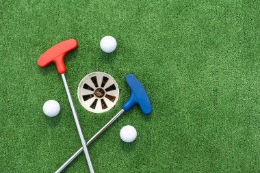 Golf Kulübü, top ve delik.