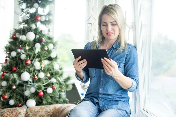 Natal Férias Online Mulher Feliz Fazendo Videochamada Com Sua Família — Fotografia de Stock