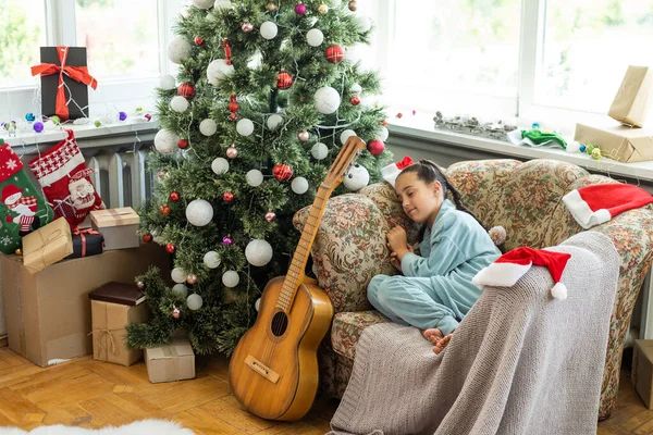 Little Girl Christmas Tree — Stock Photo, Image