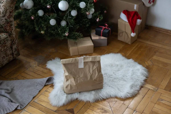 Christmas Holiday Delivery Packaging Recycled Paper Decorated Xmas Tree — ストック写真