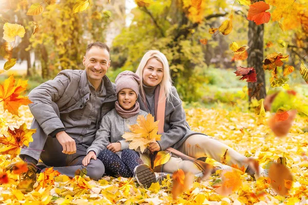 Family Playing Autumn Park Having Fun High Quality Photo — Fotografia de Stock