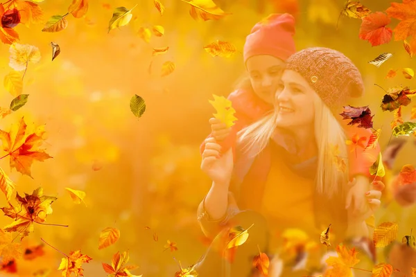 Happy Family Autumn Walk Mother Daughter Walking Park Enjoying Beautiful — Stockfoto