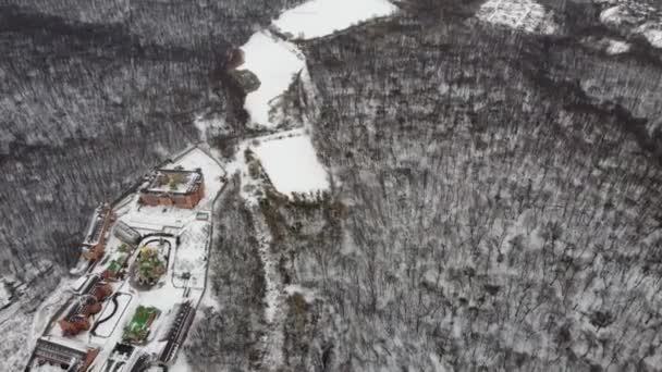 Drone Uitzicht Piste Het Skigebied Bos Skipiste Vanuit Lucht Winterlandschap — Stockvideo