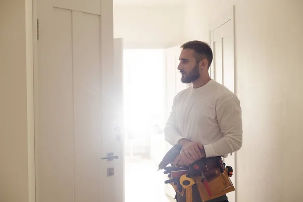 Portrait Young Male Carpenter Repairing Door Lock — Stock Photo, Image