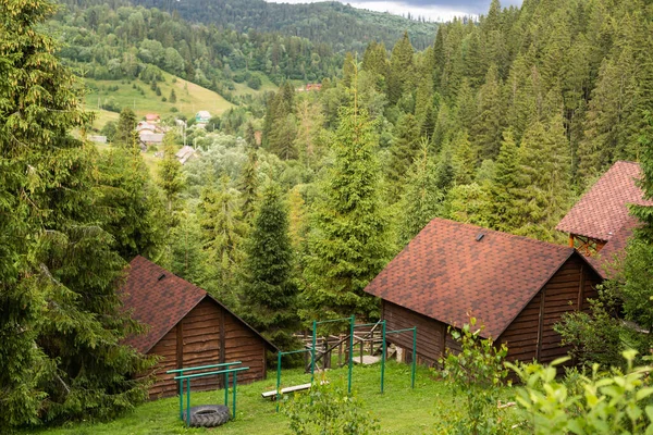 Dachy Domów Lesie — Zdjęcie stockowe