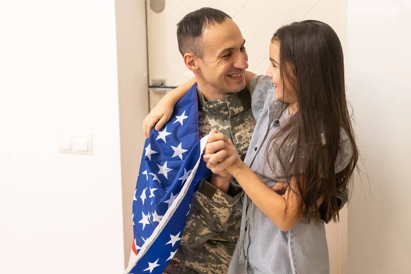 Veteran Soldier Comes Back His Family Military — Stock Photo, Image