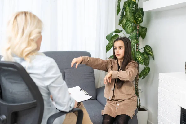 Joven Psicóloga Hablar Con Chica Adolescente Cuidar Mujer Trabajadora Social — Foto de Stock