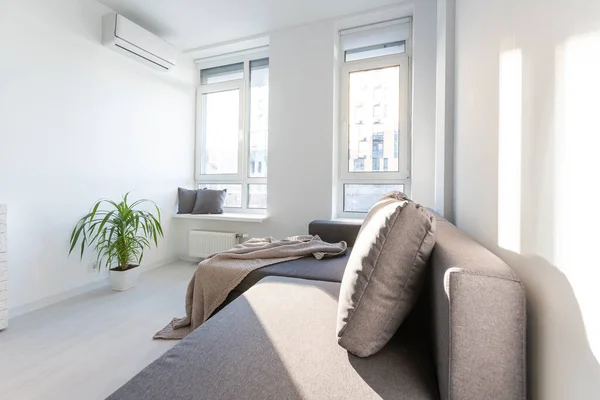 Stilvolles Interieur Moderner Schlafzimmer Mit Komfortablen Möbeln Bett Für Zwei — Stockfoto