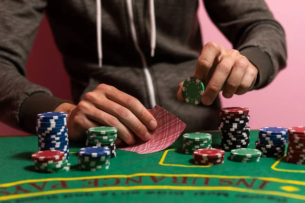 Гравець Робить Ставку Покер — стокове фото