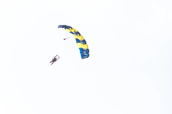 Skydiver Flyger Genom Luften — Stockfoto
