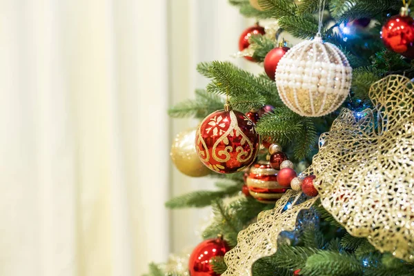 Κοντινό Πλάνο Μπάλες Στο Χριστουγεννιάτικο Δέντρο Φόντο Πρωτοχρονιά Έννοια — Φωτογραφία Αρχείου