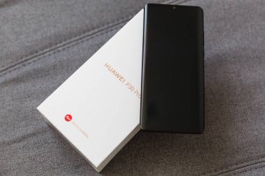 Huawei P30 Pro 'nun başlangıç ekranı Kiev, Ukrayna - 18 Haziran 2019