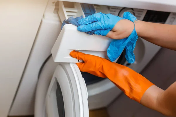 Bulaşık Yıkama Makinası Temizliği — Stok fotoğraf