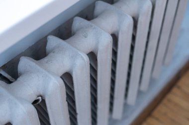 Radyatör patlamış. Isıtıcı kapanıyor.