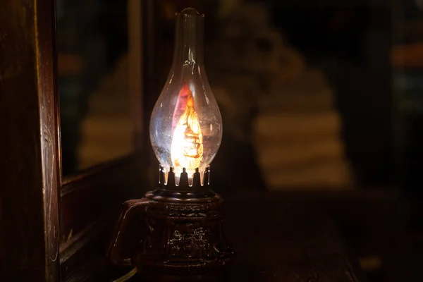 Een Vintage Kerosine Lamp Bedekt Met Stof Roet Geschoten Tegen — Stockfoto