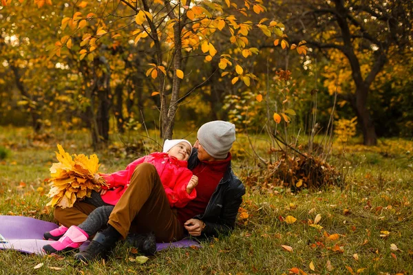 Young Handsome Father Holding His Little Daughter Sunny Autumn Forest — Stok fotoğraf