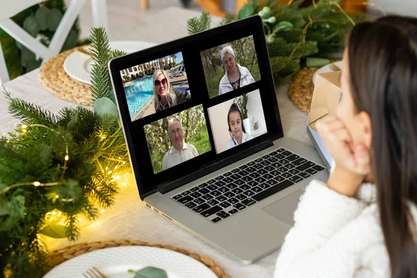 Οικογενειακή Διαδικτυακή Τηλεδιάσκεψη Χριστουγεννιάτικες Ευχές Εικονική Κλήση Μέσω Της Οθόνης — Φωτογραφία Αρχείου