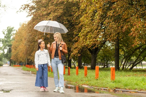 Mom Holds Transparent Umbrella Which Fall Autumn Leaves Daughter Mother — Stockfoto