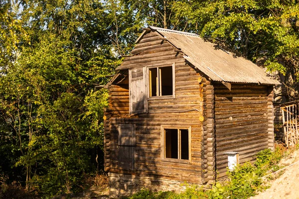 Gammalt Trähus Våren Karpatiska Bergen Ukraina — Stockfoto