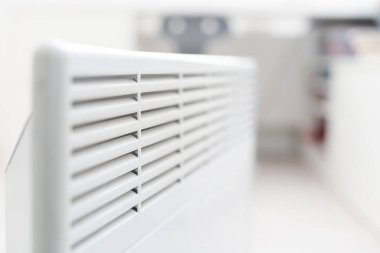 Akıllı ısıtıcı taşıyıcısı. Akıllı ev ve akıllı ısıtma sistemi. Elektrik paneli ısıtma kavramı